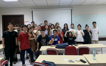 Ms. HOA THI NGUYEN – QUẢN LÝ TẠI ENGLISH CENTER